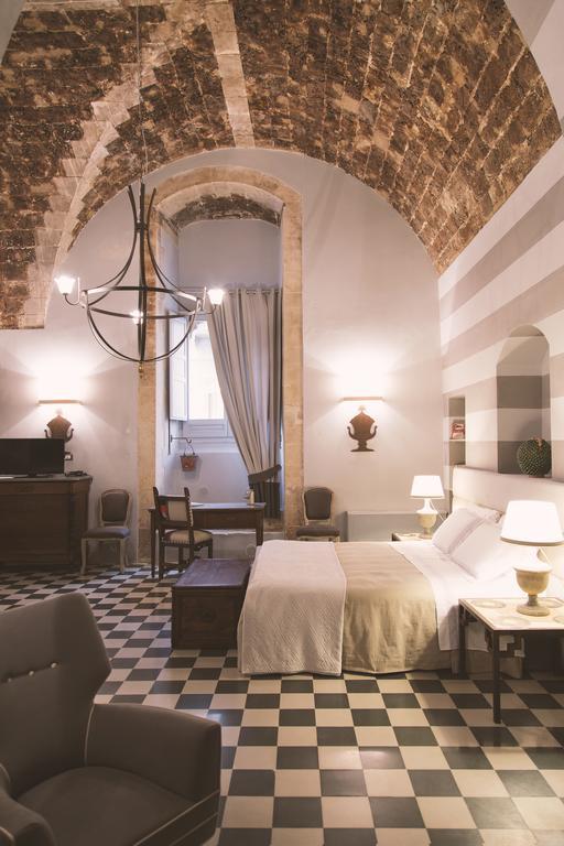 Palazzo Trigona Suites Noto Szoba fotó